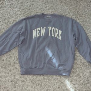 item: NEW YORK John Galt oversized fit crew neck
size: M/L
color: light blue